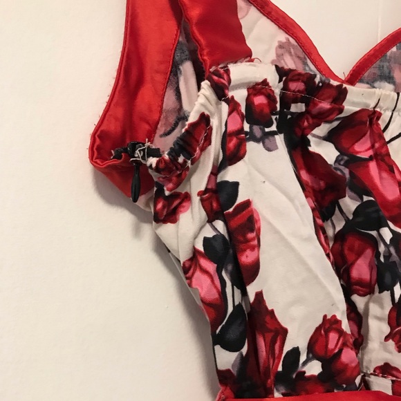 Roses dress - Picture 4 of 5